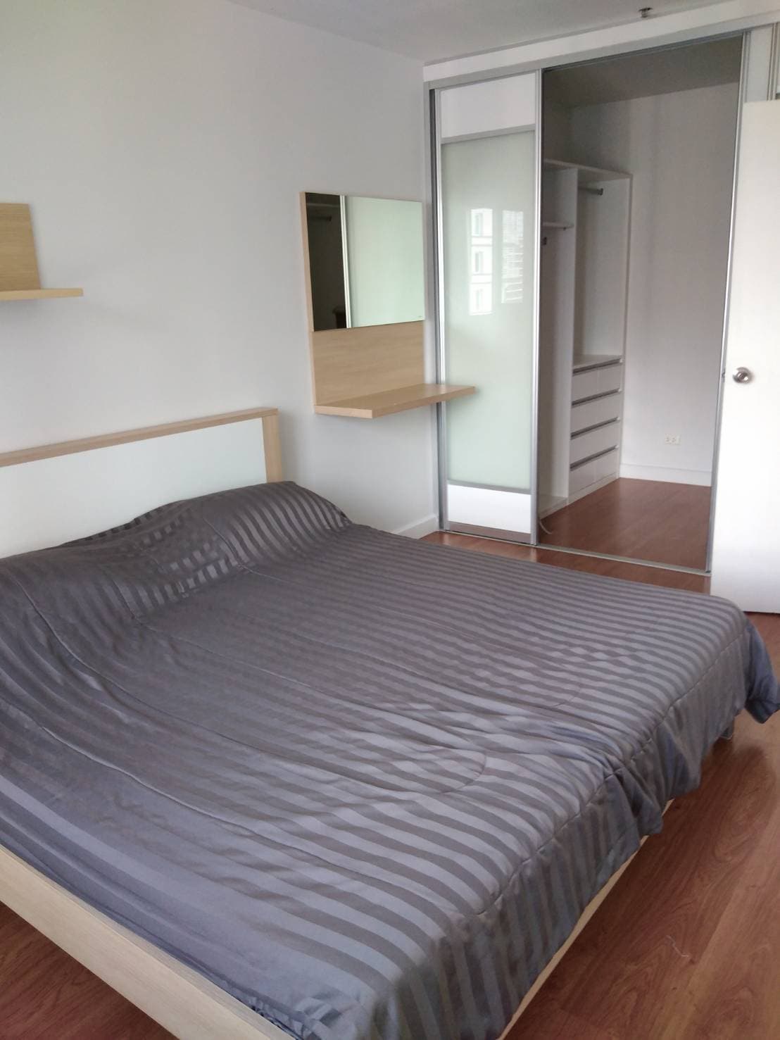 11319 – 201_bedroom.jpg