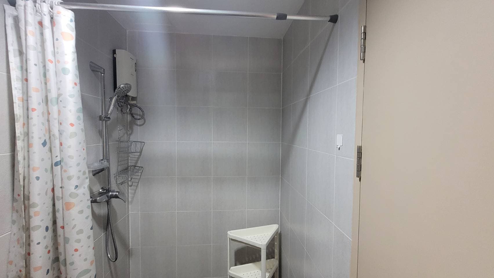 11320 – 302_bathroom.jpg